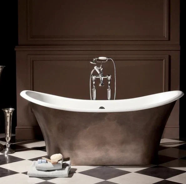 Hot Baths in Winter: How to Protect Your Skin From Dryness