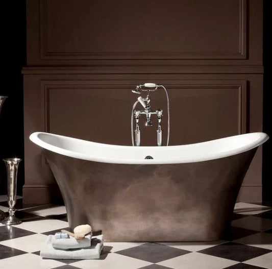 Hot Baths in Winter: How to Protect Your Skin From Dryness